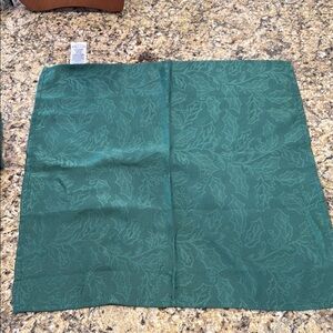 Set of 8 Waterford holly berry cloth napkins